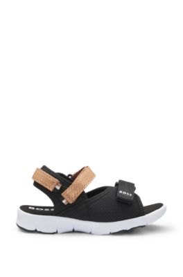 Sandalias para ni&ntilde;os con tiras con cierre por contacto con detalles de la marca, Negro