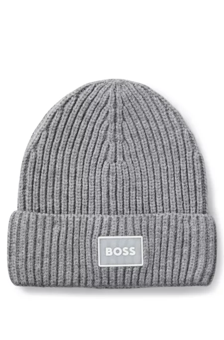 Kids' beanie hat with rubber logo badge