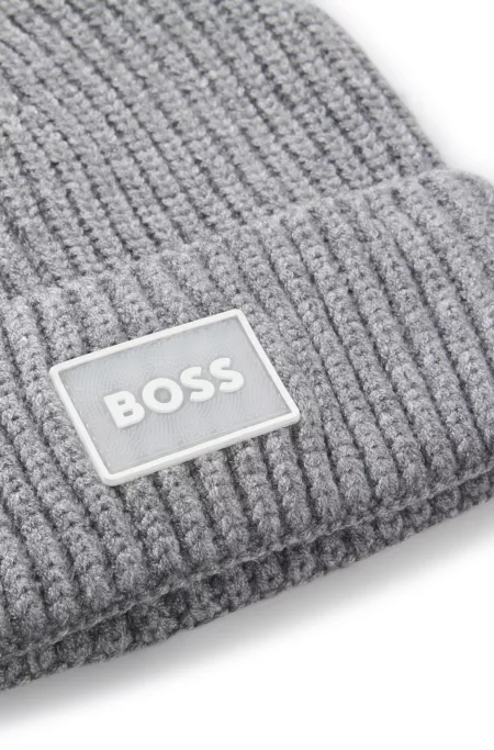 Kids' beanie hat with rubber logo badge