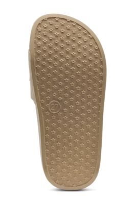Chanclas para ni&ntilde;os con logo en contraste, Beige