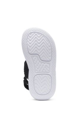 Sandalias para ni&ntilde;os en piel sint&eacute;tica y malla, Negro