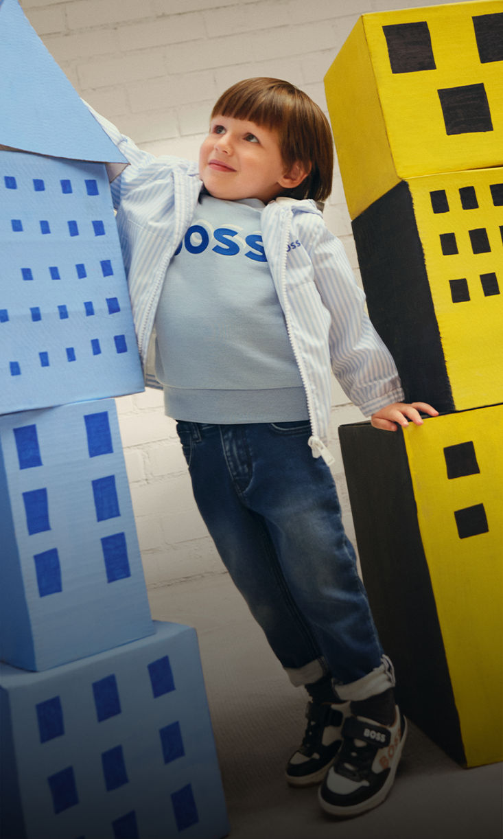 Småbørn i BOSS Kidswear-kollektionen