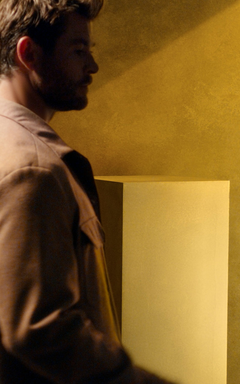 Discover the BOSS BOTTLED ABSOLU behind the scenes 