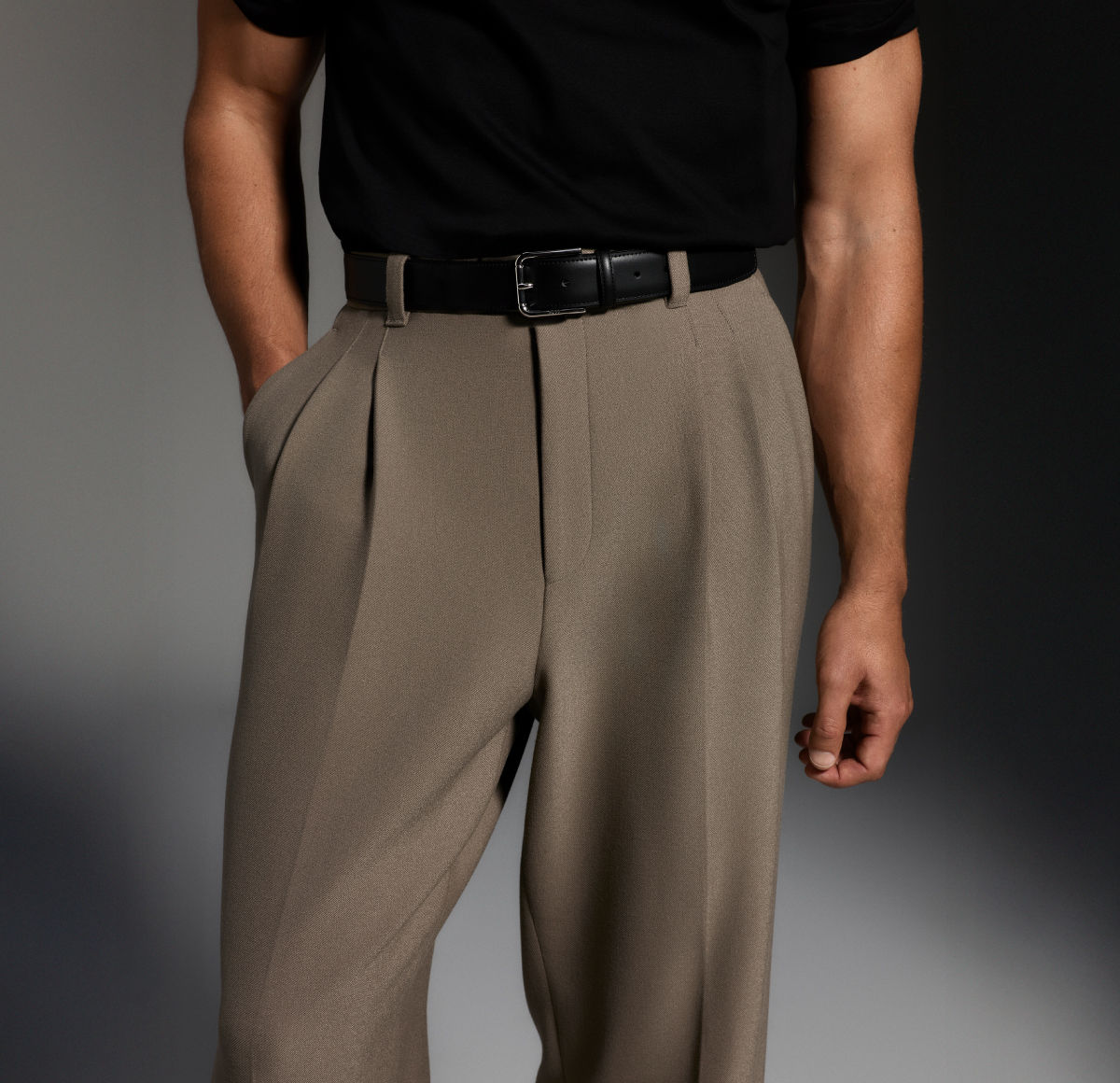 male model presenting men´s knitwear of the new BOSS Global Campaign collection