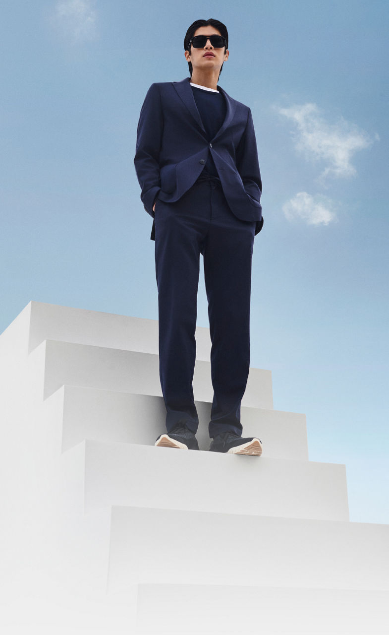 male model in the new BOSS Performance super Lightweight Airwool suit