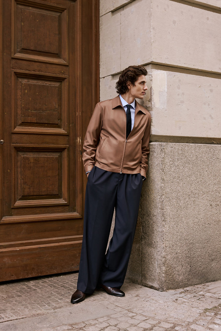 Influenceur portant une tenue de la collection BOSS BY BECKHAM