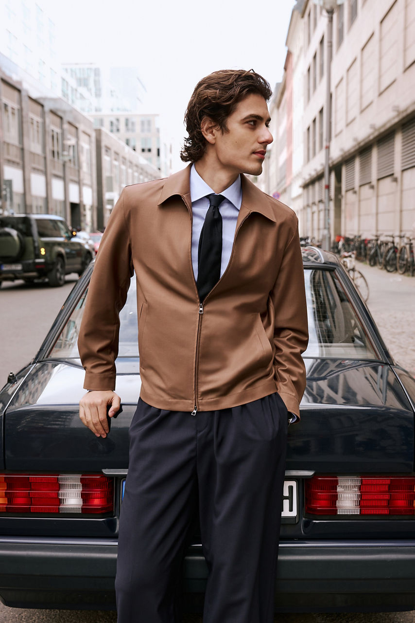 Influenceur portant une tenue de la collection BOSS BY BECKHAM