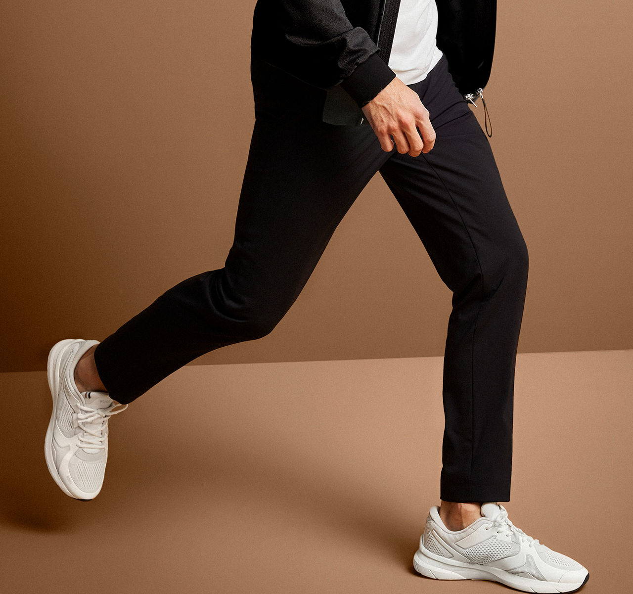 Shoppa trendiga sneakers-looken