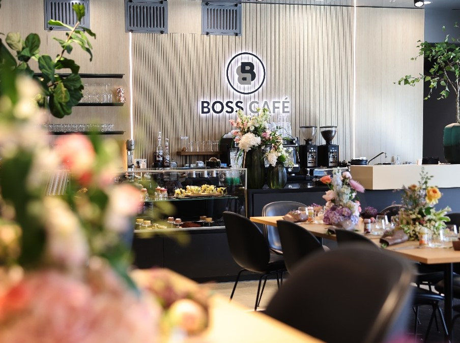 HUGO BOSS Member, die die Vorteile von Level 2 und den VIP-Service im Store erleben