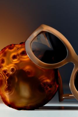 GIF of sustainable eyewear styles for man and woman 