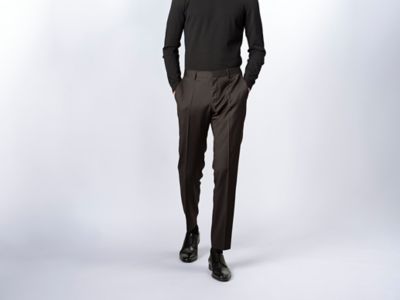 Man in blauw slim-fit pak van BOSS