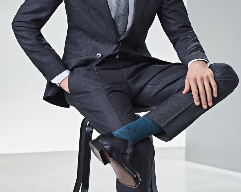What Color Socks Go with Navy Suits & Blue Dress Pants